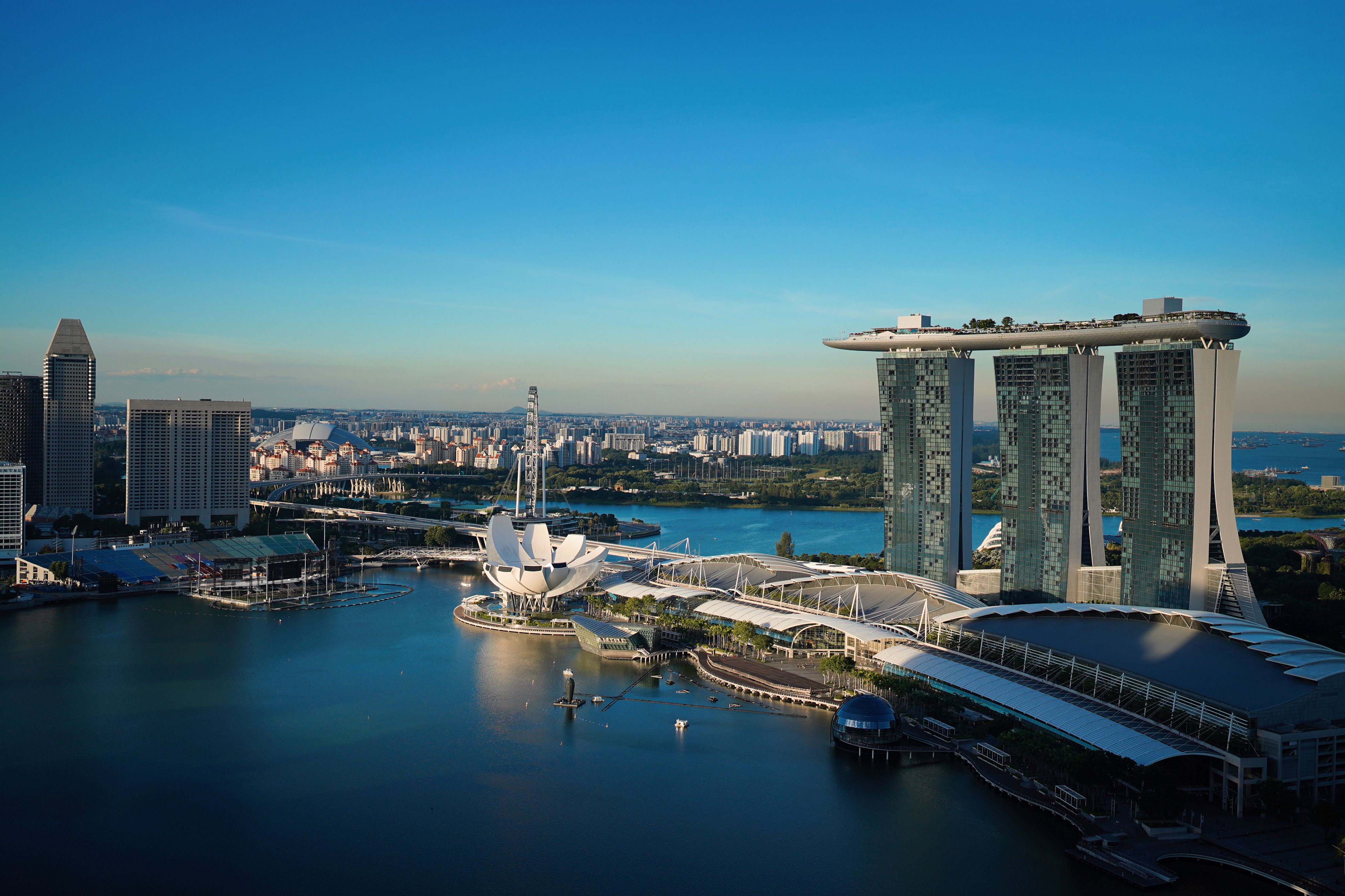 Bayfront MRT and airport access to Marina Bay Sands